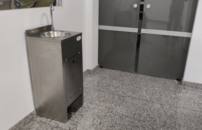 Lavamanos autónomo inoxidable. Lavamanos autónomo inoxidable.