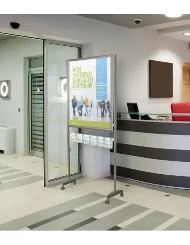 Tótem publicitario móvil. Expositor. Alquiler tótem de información. Soporte informativo.