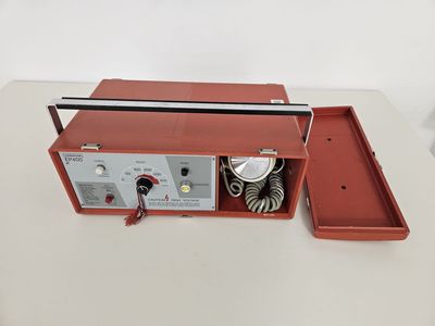 Desfibrilador portátil años 60 y 70. Alquiler desfibrilador Cardioline EP400.