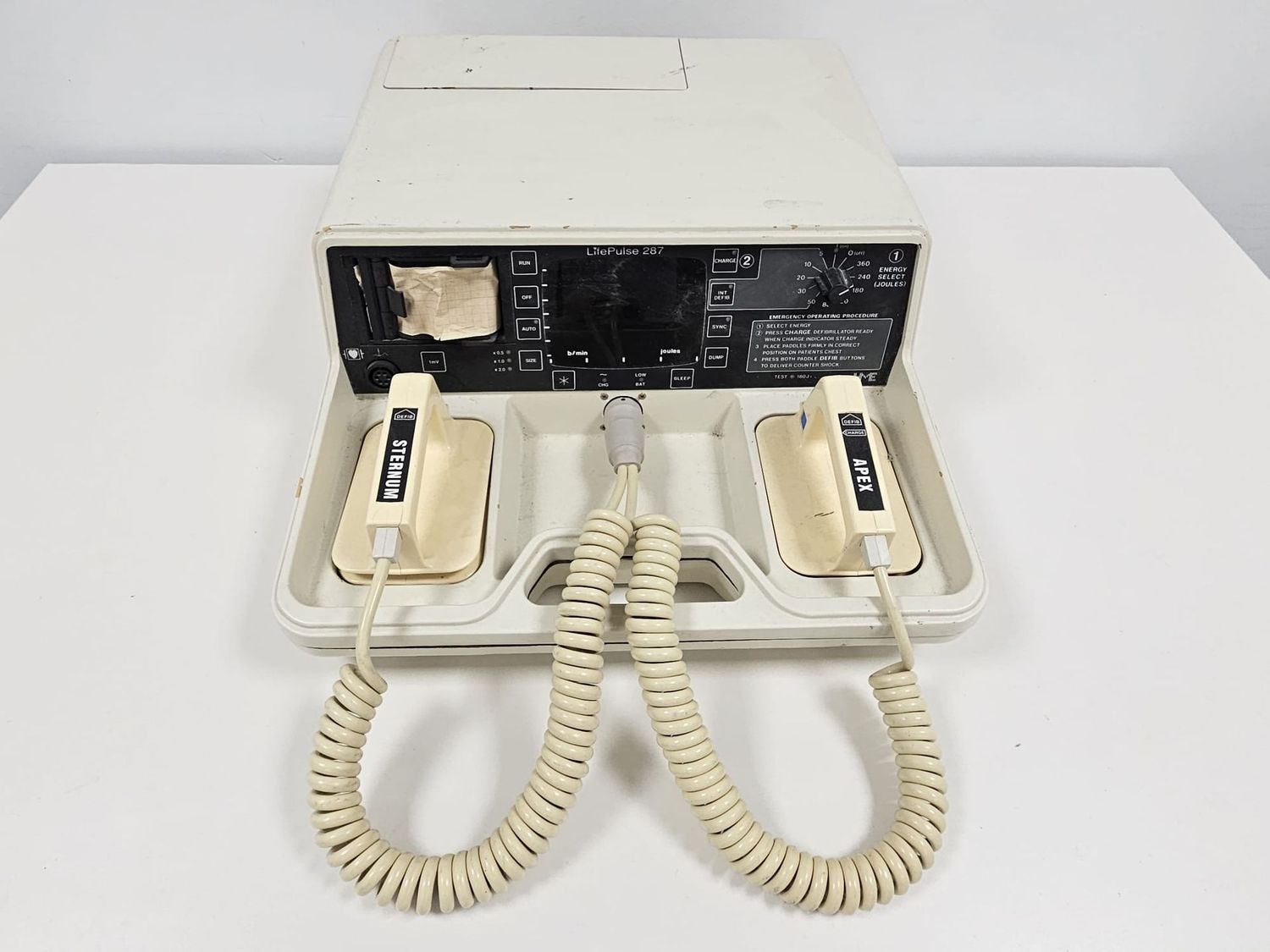 Monitor desfibrilador años 90. Alquiler  desfibrilador Physio-Control LifePak 267.