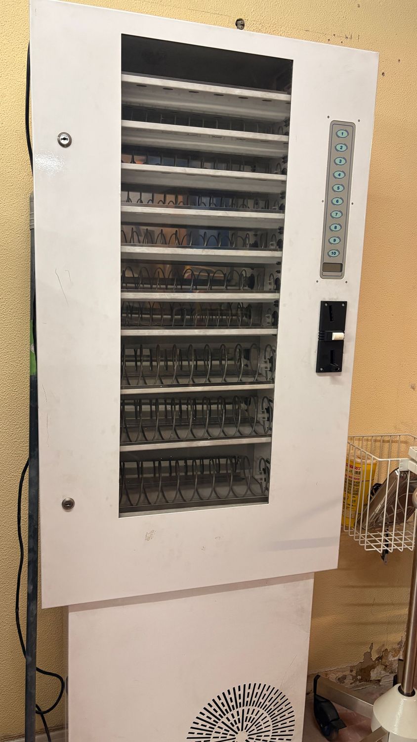 Maquina expendedora de productos de belleza y preservativos. Alquiler maquina expendedora belleza Maquina expendedora de productos de belleza y preservativos. Alquiler maquina expendedora belleza