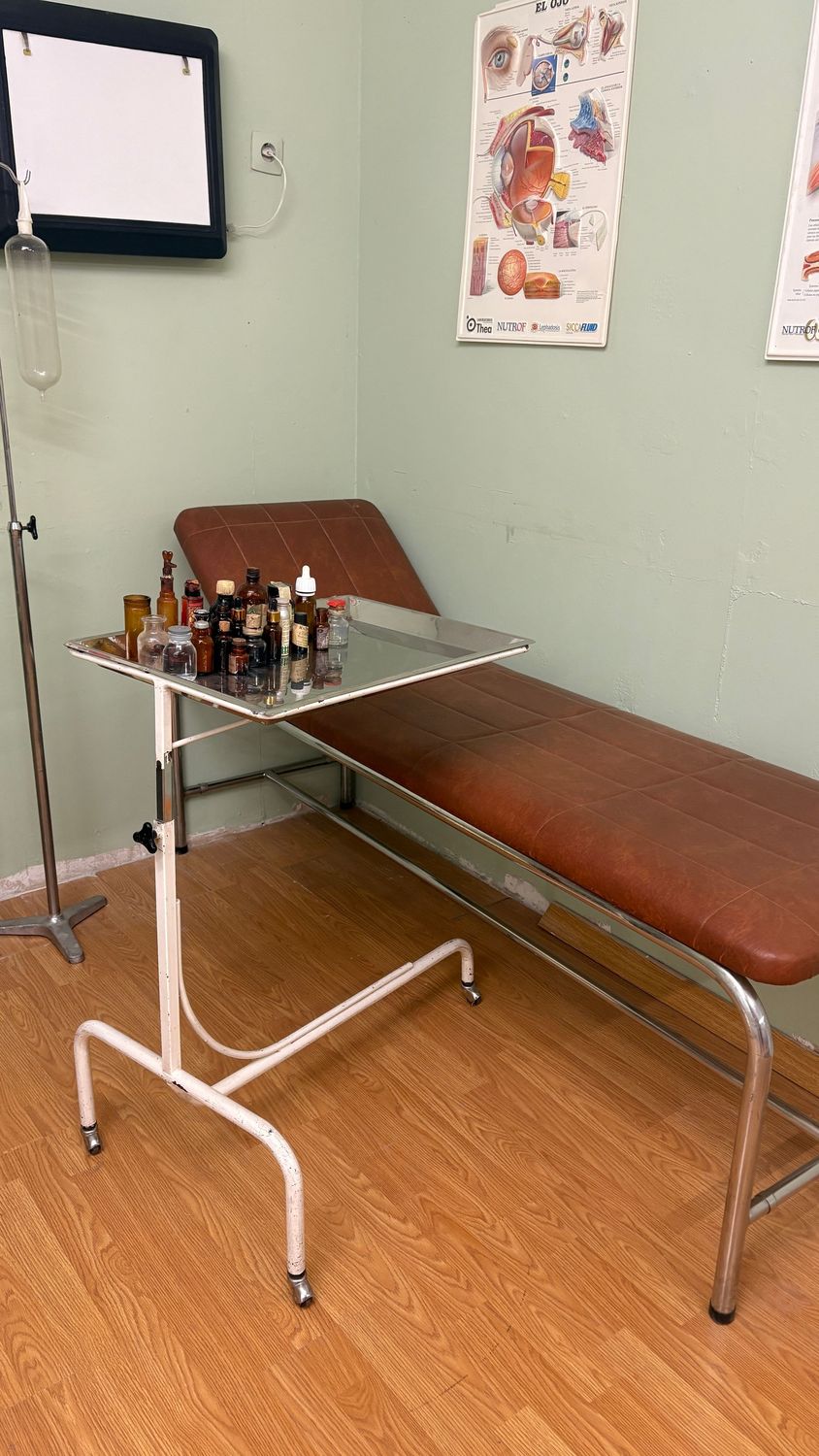 Mesa mayo años 80 y 90. Alquiler mesa mayo vintage.