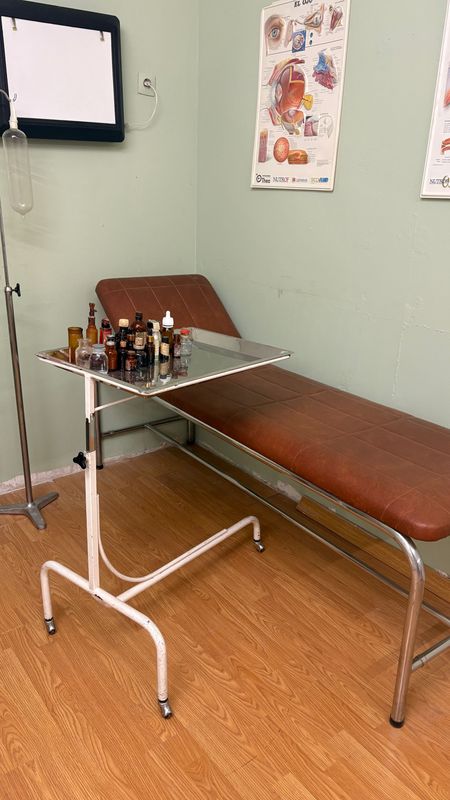 Mesa mayo años 80 y 90. Alquiler mesa mayo vintage.