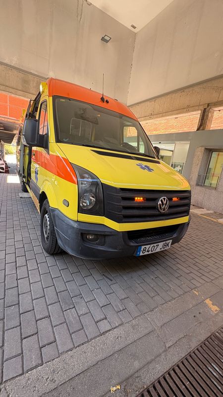 Ambulancia año 2015. Ambulancia UVI. Alquiler ambulancia para productoras de cine y televisión.