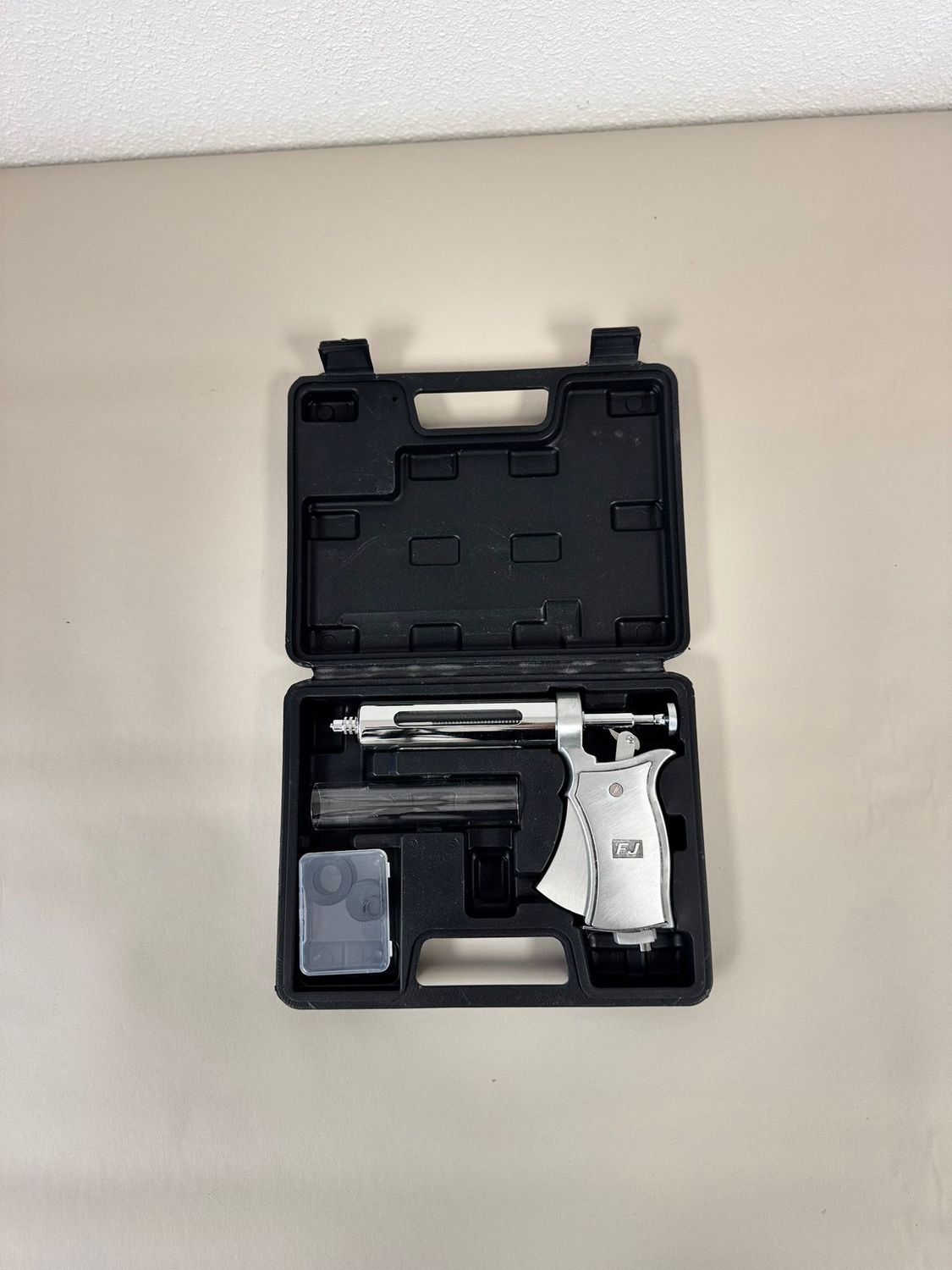 Jeringa veterinaria semiautomática. Alquiler jeringa de veterinaria.