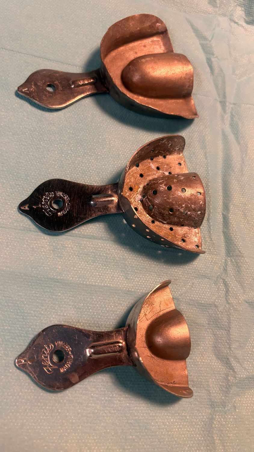 Cubeta de impresión dental metálica. Alquiler cubeta de impresión forense. Cubeta de impresión dental metálica. Alquiler cubeta de impresión forense.
