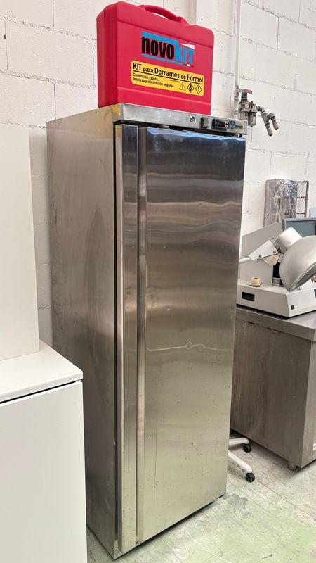 Nevera vertical industrial. Alquiler nevera inox industrial.
