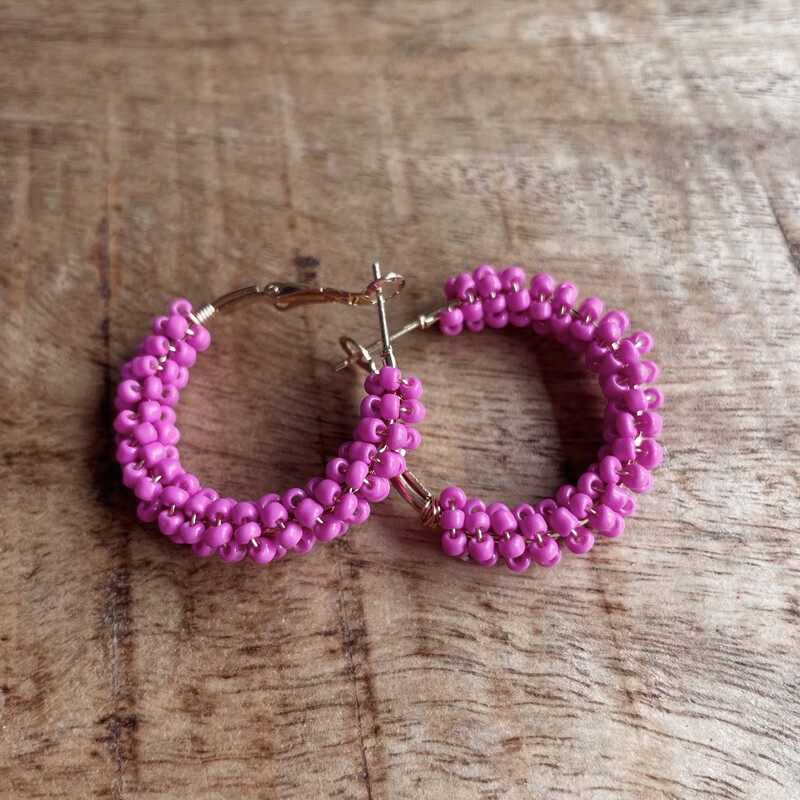 Roze kralen oorbellen - goud Roze kralen oorbellen - goud