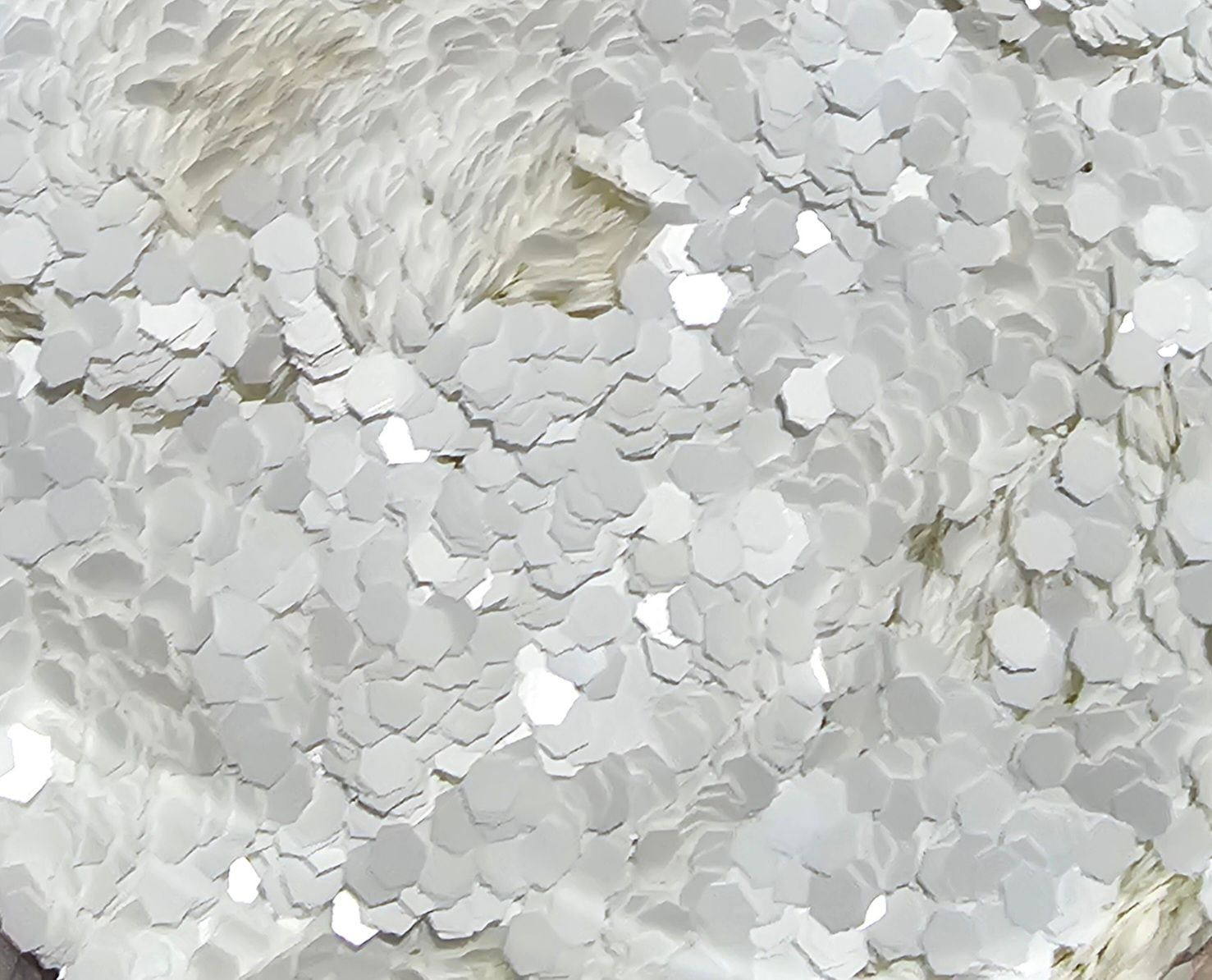 Snow White Chunky Glitters, GRAMS: 25g