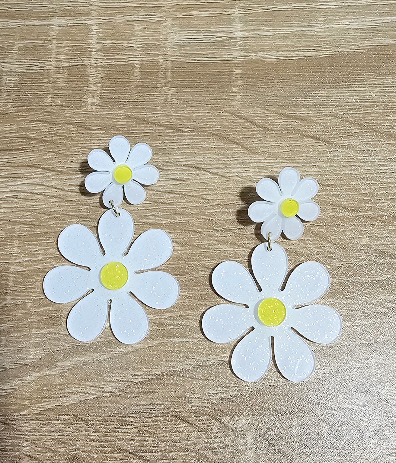 White Daisy Acrylic Earrings