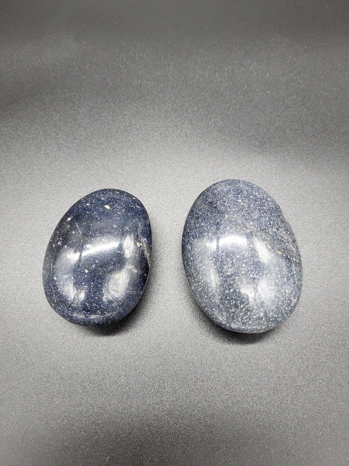 IOLITE PALM STONES