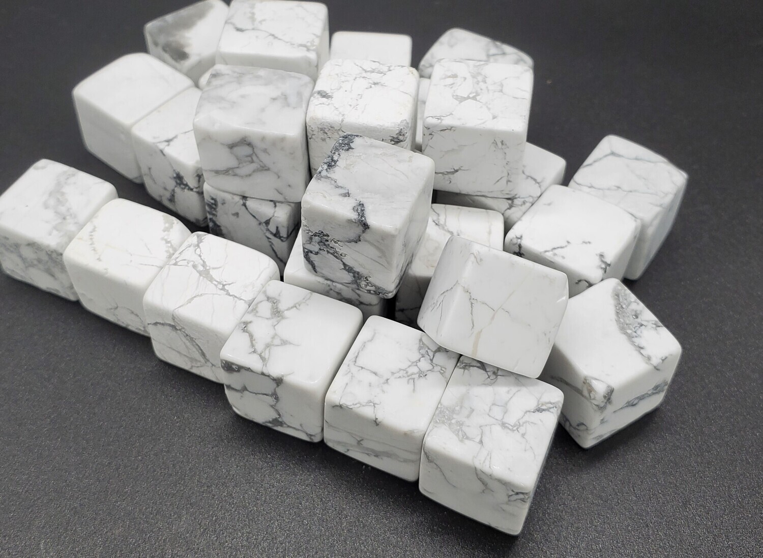 HOWLITE CUBES