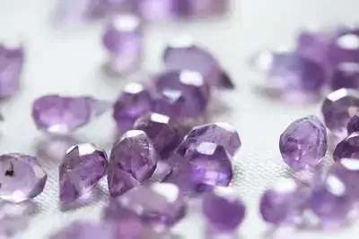 Voyance par mail 1 question, cristaux violets d&#39;améthyste, la lithothérapie au service de la clairvoyance
