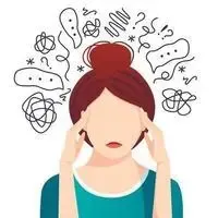 une femme, mains sur les tempes, chignon et tee shirt vert, avec des onomatopées pensives tout autour de sa tête 