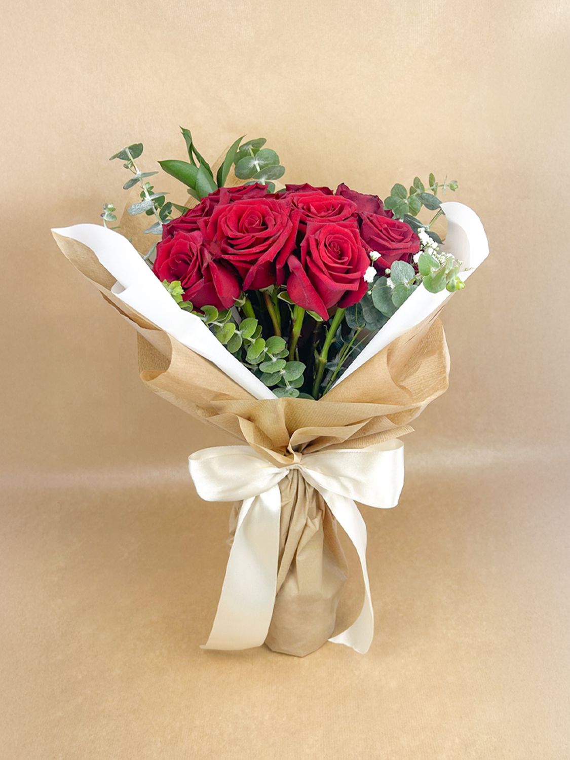 Ramo 12 rosas (poco follaje)