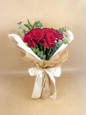 Ramo 12 rosas (poco follaje)