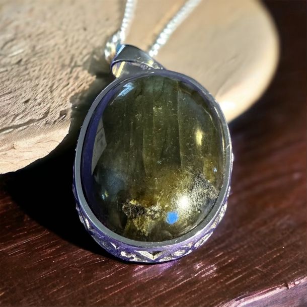 Labradorite Pendant in Fancy Setting