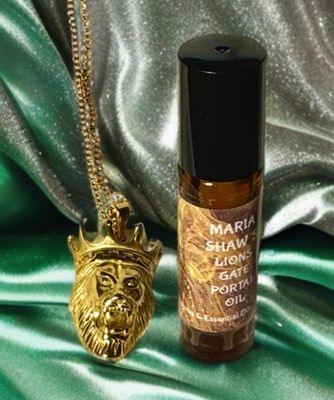 Crowned Lion Gold Necklace with Oil