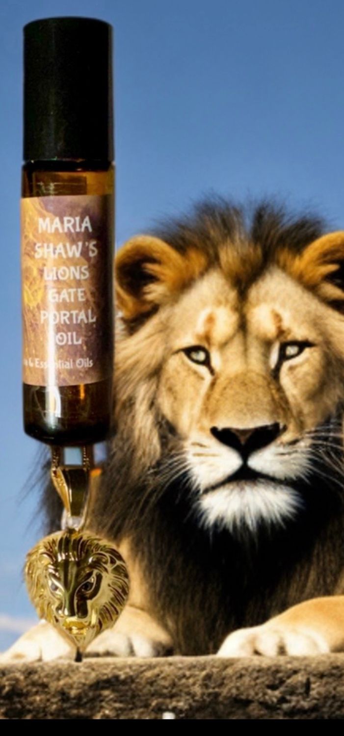 Lion's Head Pendant and Oil in Gold