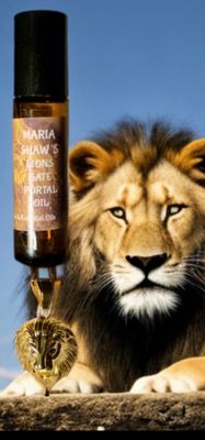 Lion's Head Pendant and Oil in Gold