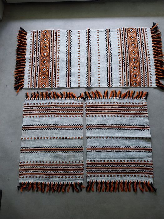 LOT  -  BRODERIE (fait main)  + CD (région d'Ivano-Frankivsk)