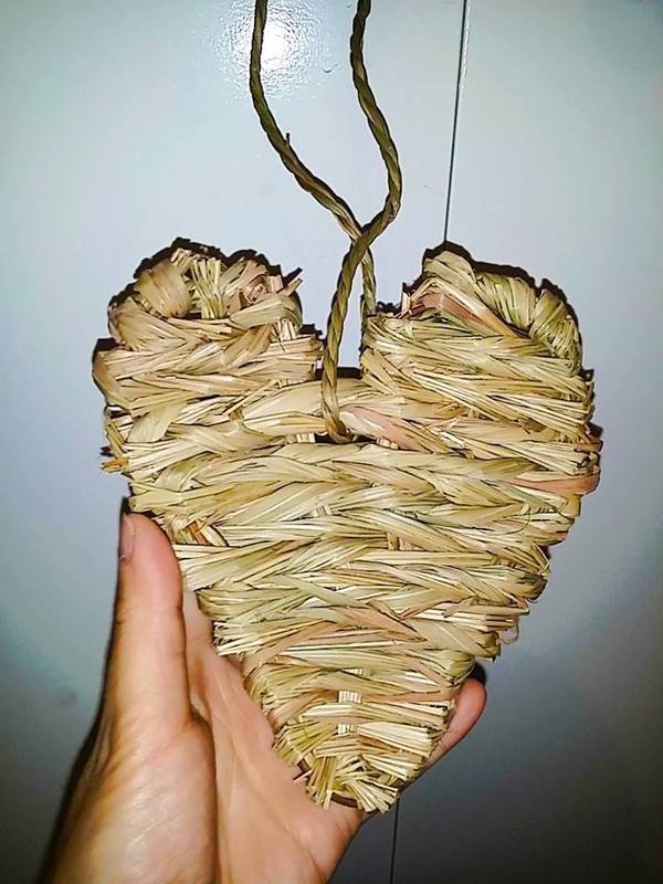 Natural Woven Timothy Grass Heart (approx 13x13cm)