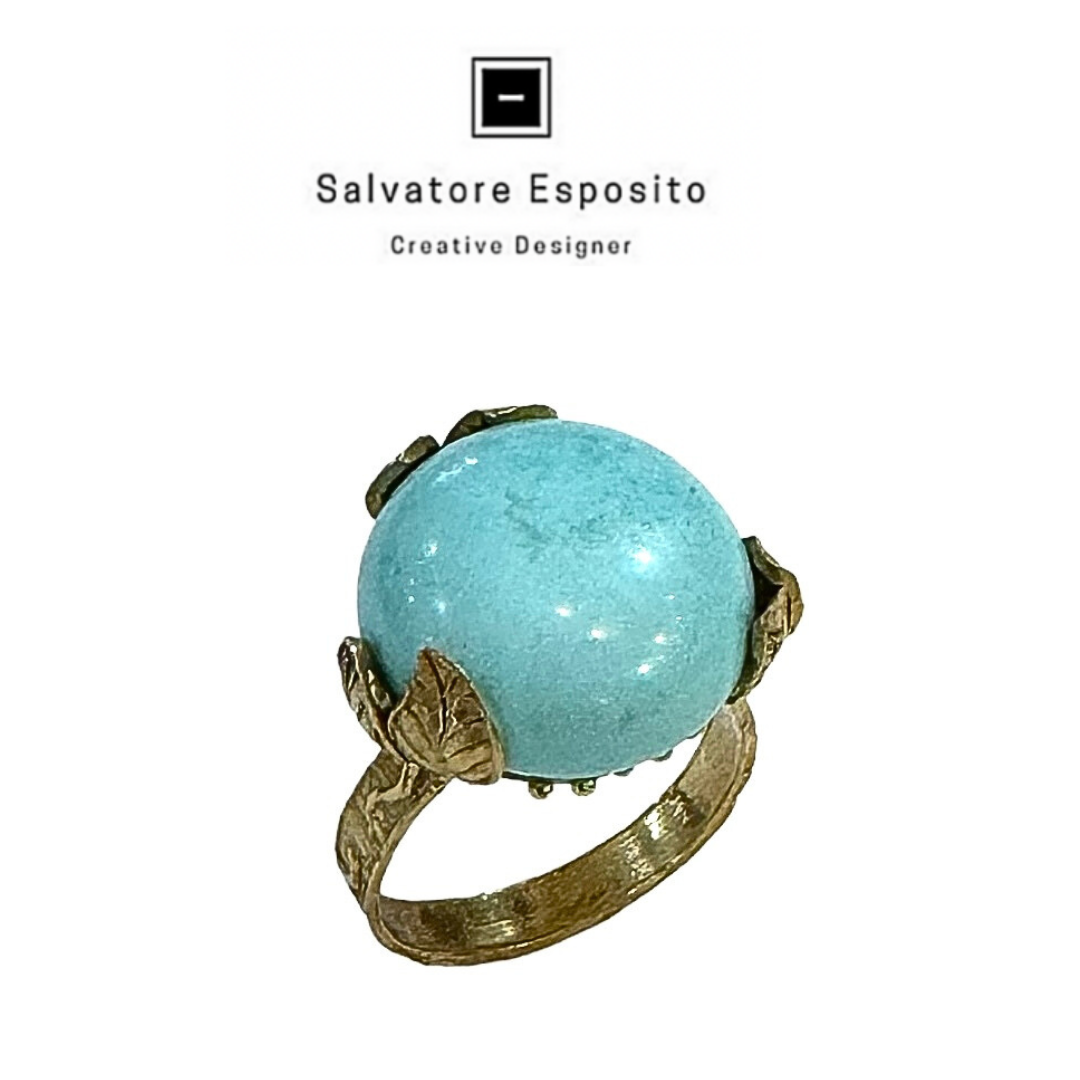 Natural turquoise ring in 18 kt gold.