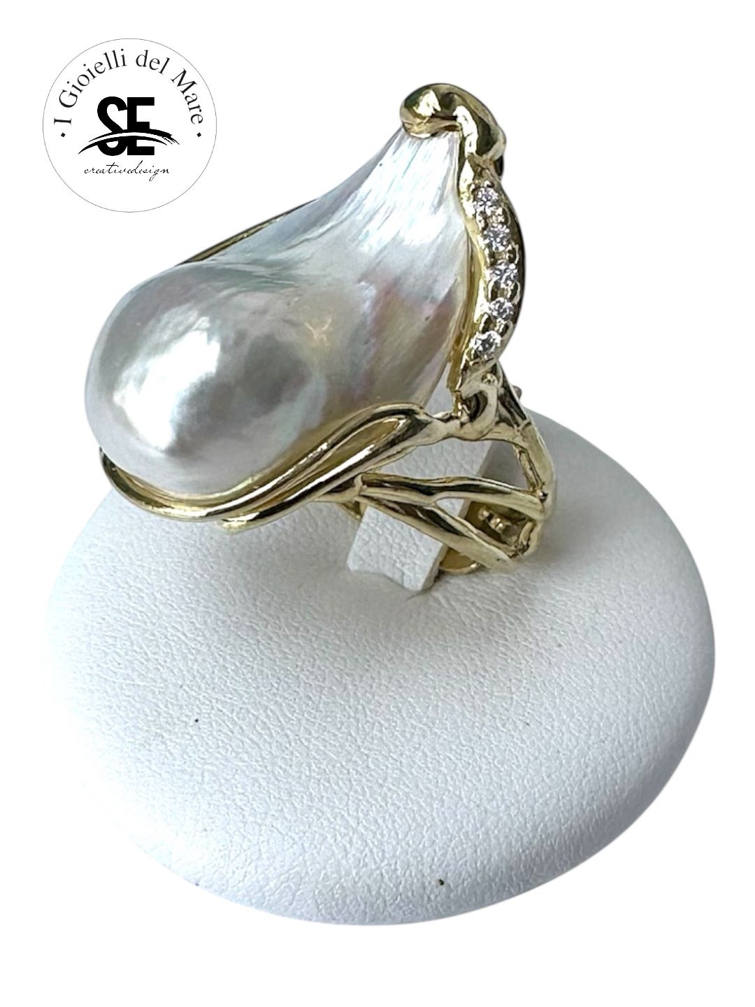 Anello Perla scaramazza in argento e zaffiri bianchi