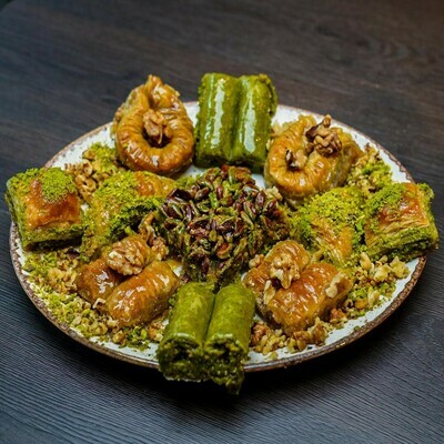 Gemischtes Baklava Paket mit Antep Pistazien und Walnuss Sorten 1kg Gemischtes Baklava Paket mit Antep Pistazien und Walnuss Sorten 1kg