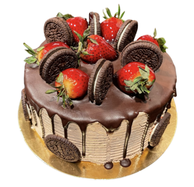 Oreo-Torte mit Schokoladen-topping und Schokocreme