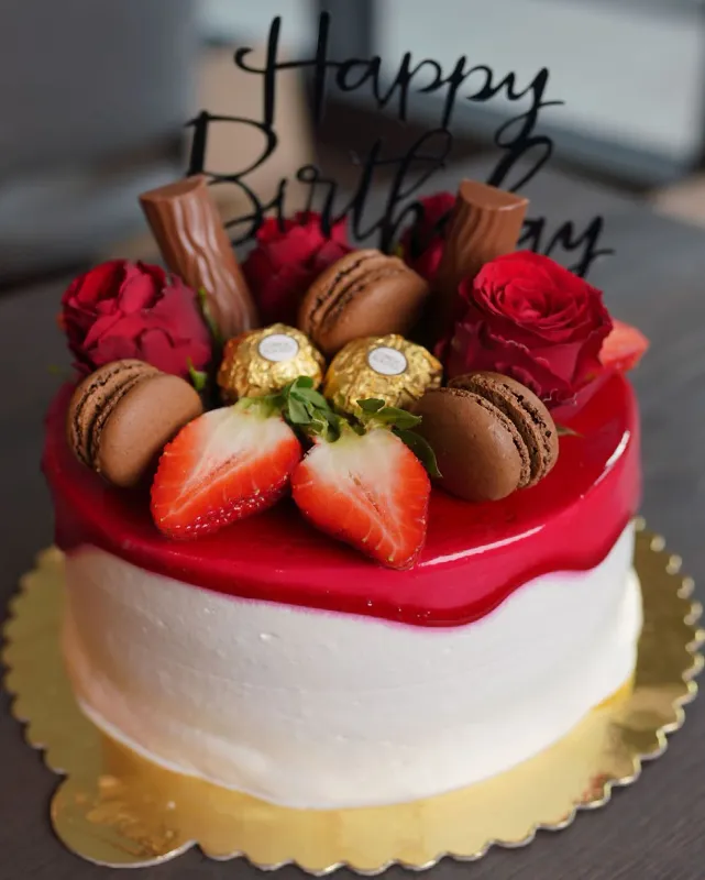 Individuelle Macarons / Blumen Deko Geburtstagstorte