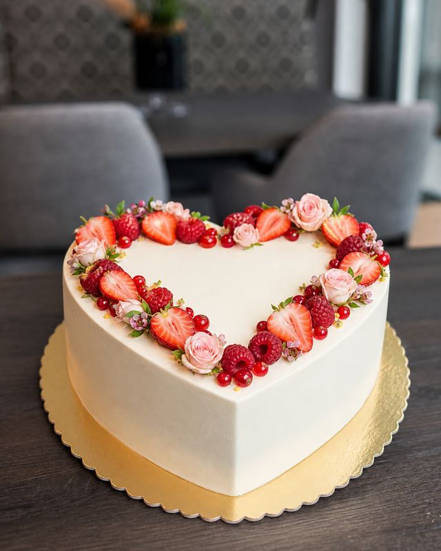Herz Torte Fruchtkranz Weiss 06