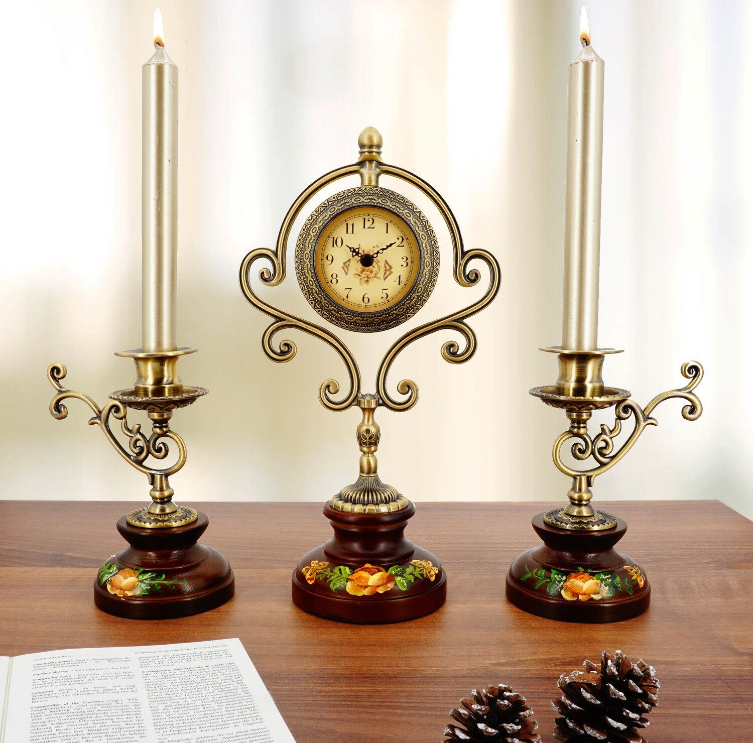 Verleihen Sie Ihrem Zuhause eine elegante Note mit der abc HOME Tischuhr mit Kerzenständern (30 cm H)!
Klassisches Design: Diese Tischuhr überzeugt mit ihrem zeitlosen Design und fügt sich harmonisch in jeden Einrichtungsstil ein.
Funktionale Kombination: Die Uhr kombiniert ein präzises Quarzuhrwerk mit zwei dekorativen Kerzenständern, die für eine gemütliche Atmosphäre sorgen.
Hochwertige Materialien: Die Uhr ist aus hochwertigem Holz, Metall und Kunststoff gefertigt und garantiert langlebige Qualität.
Praktische Details: Die Maße der Uhr betragen 10 cm T x 17 cm B x 30 cm H. Die Maße der Kerzenhalter betragen 9 cm T x 12 cm B x 17 cm H. Das Gewicht der Uhr beträgt 1 kg.
Spezifikationen:
Marke: abc HOME
Farbe: Braun
Maße (Uhr): 10 cm T x 17 cm B x 30 cm H
Maße (Kerzenhalter): 9 cm T x 12 cm B x 17 cm H
Material: Holz, Metall, Kunststoff
Gewicht: 1 kg
Uhrwerk: Quarzuhrwerk
Stromversorgung: Batteriebetrieben
Keywords: Tischuhr, Kerzenständer, klassisch, elegant, Quarzuhrwerk, Batteriebetrieben, Holz, Metall, Kunststoff, Wohnzimmer, Schlafzimmer, Büro, Dekoration, Geschenkidee