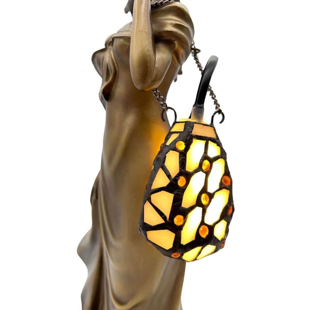 Dekoration Dame mit beleuchteter Tiffanyhandtasche