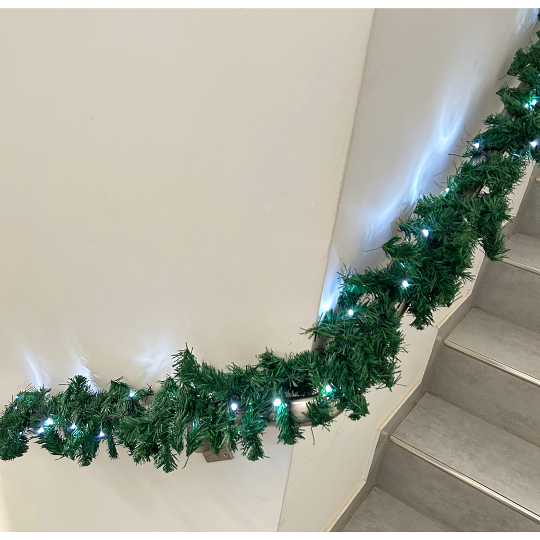 Girlande Tannen-Optik | Weihnachten | 60 LEDs | Flackereffekt | Batterie | 500 cm L