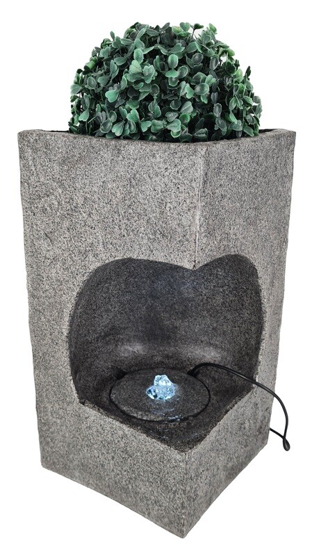 Verleihen Sie Ihrem Zuhause eine moderne Note mit dem abc HOME Zimmerbrunnen Flamingos (36 cm H)!

Modernes Design: Diese elegante Dekoration aus Polyresin in Betonoptik mit integrierter Wasserpumpe zeigt zwei Flamingos, die sich in einem rechteckigen Wasserbecken tummeln, und verleiht Ihrem Zuhause einen modernen Touch.

Beruhigende Wasserklänge: Das sanfte Plätschern des Wassers sorgt für eine entspannende Atmosphäre und kann Stress abbauen.

Luftbefeuchtung: Der Zimmerbrunnen reichert die Luft mit Feuchtigkeit an und trägt so zu einem gesunden Raumklima bei.

LED-Beleuchtung: Die integrierten LEDs tauchen den Zimmerbrunnen in ein kaltweißes Licht und schaffen eine stimmungsvolle Atmosphäre.

Spezifikationen:

Marke: abc HOME
Maße: 19 cm T x 19 cm B x 36 cm H
Material: Polyresin (Betonoptik)
Gewicht: 2,7 kg
Farbe: Grau
Form: Rechteckig
Energieversorgung: Strombetrieben
Kabellänge: 185 cm
Fassvermögen: 2,5 l
Leuchtende LEDs: Kaltweißes Licht
Luftbefeuchtung

Keywords: Zimmerbrunnen, Flamingos, Polyresin, Betonoptik, Dekoration, Wohnzimmer, Schlafzimmer, Büro, Entspannung, Luftbefeuchtung, LED-Beleuchtung, Geschenkidee