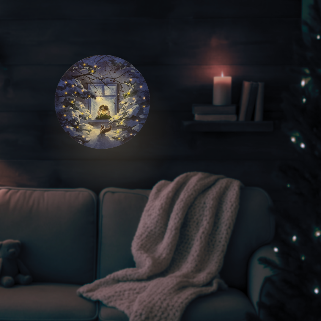 abc HOME – LED Wandbild Junge am Fenster – Winter-Leinwandbild rund – 30 cm Ø