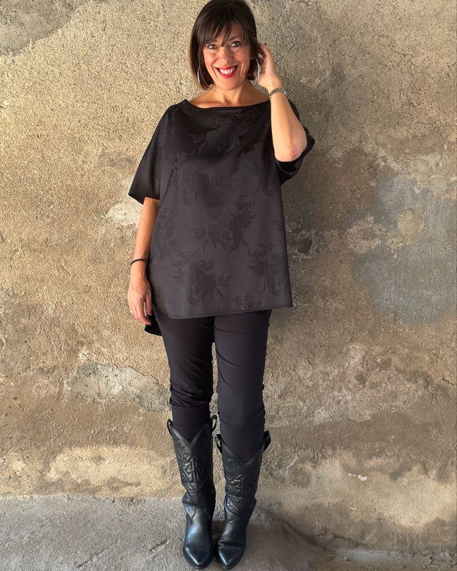 Blusa minimal raso damascato