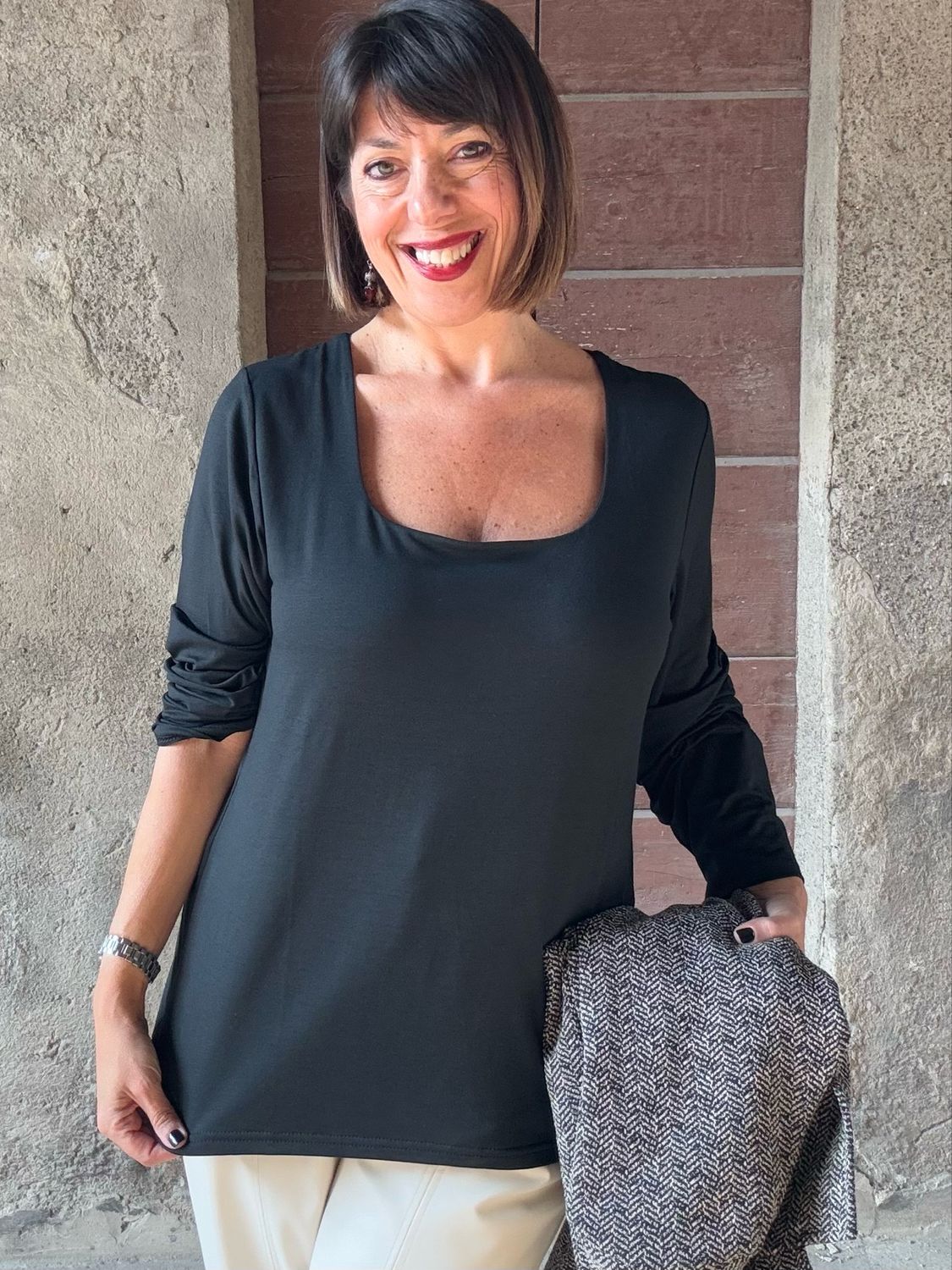 Blusa scollo quadro nera