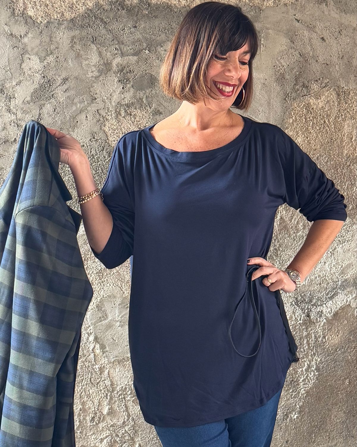 Blusa scollo a barca blu