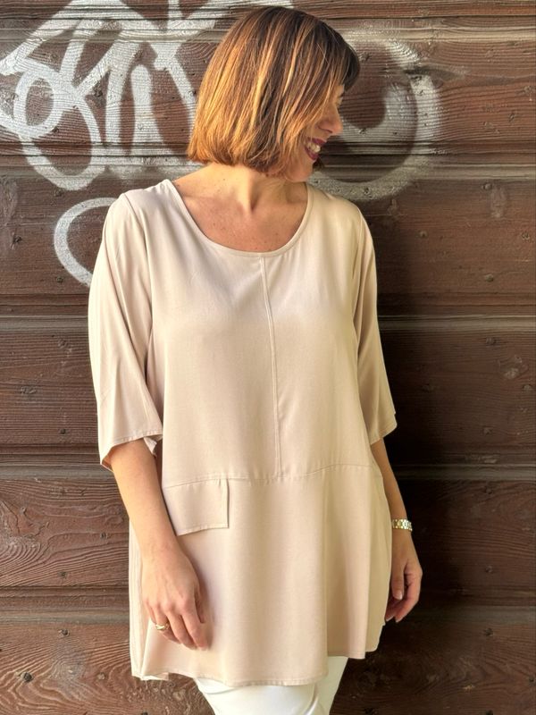Blusa fluida taschino sand
