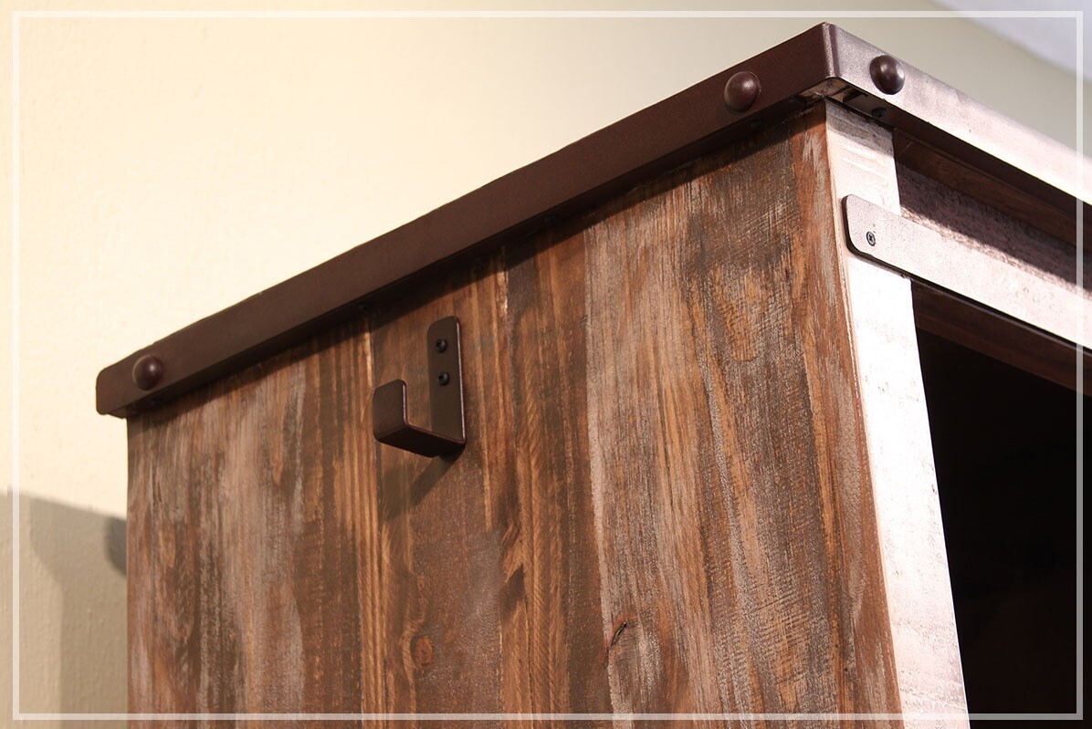 ANTIQUE - 966 ARMOIRE