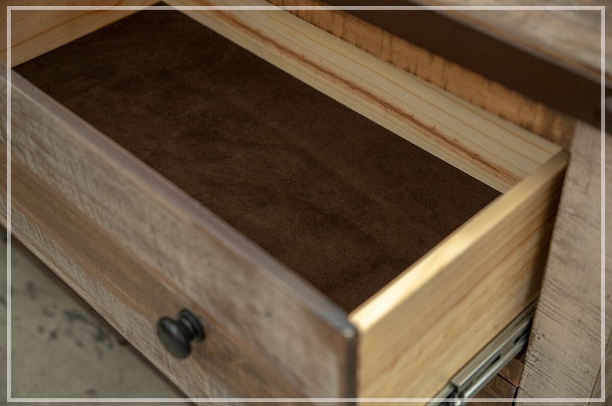 ANTIQUE - 966 CHEST