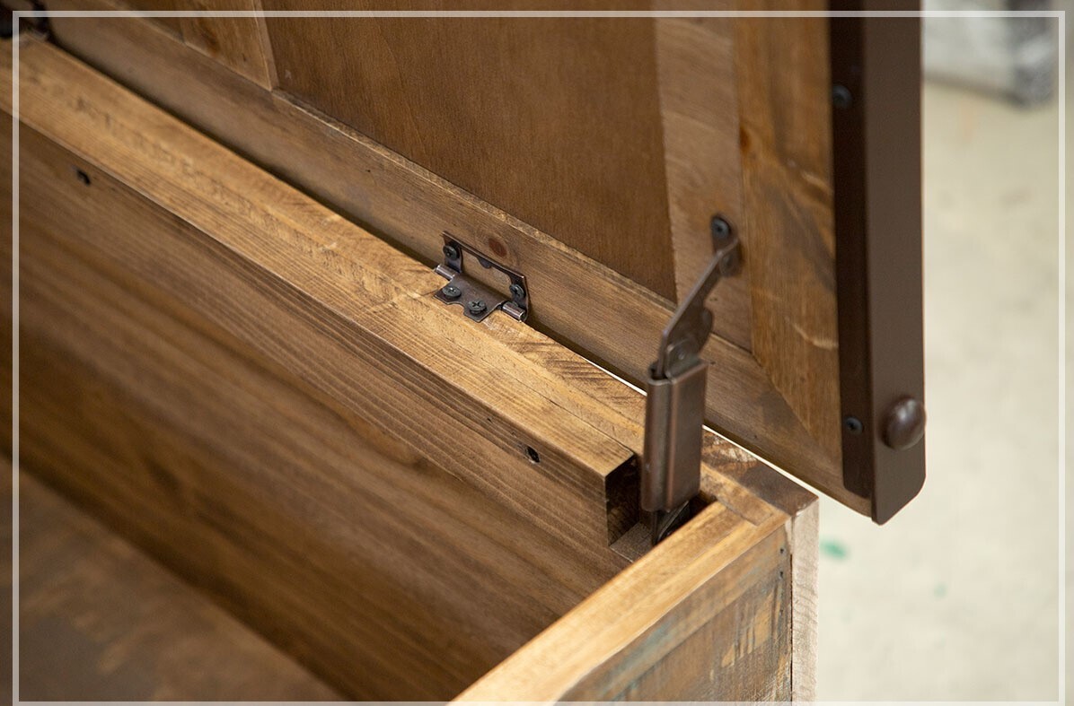 ANTIQUE - 966 TRUNK