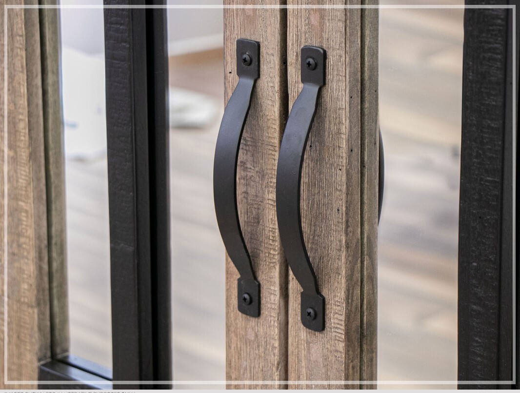 BLACKSMITH - 2321 CABINET