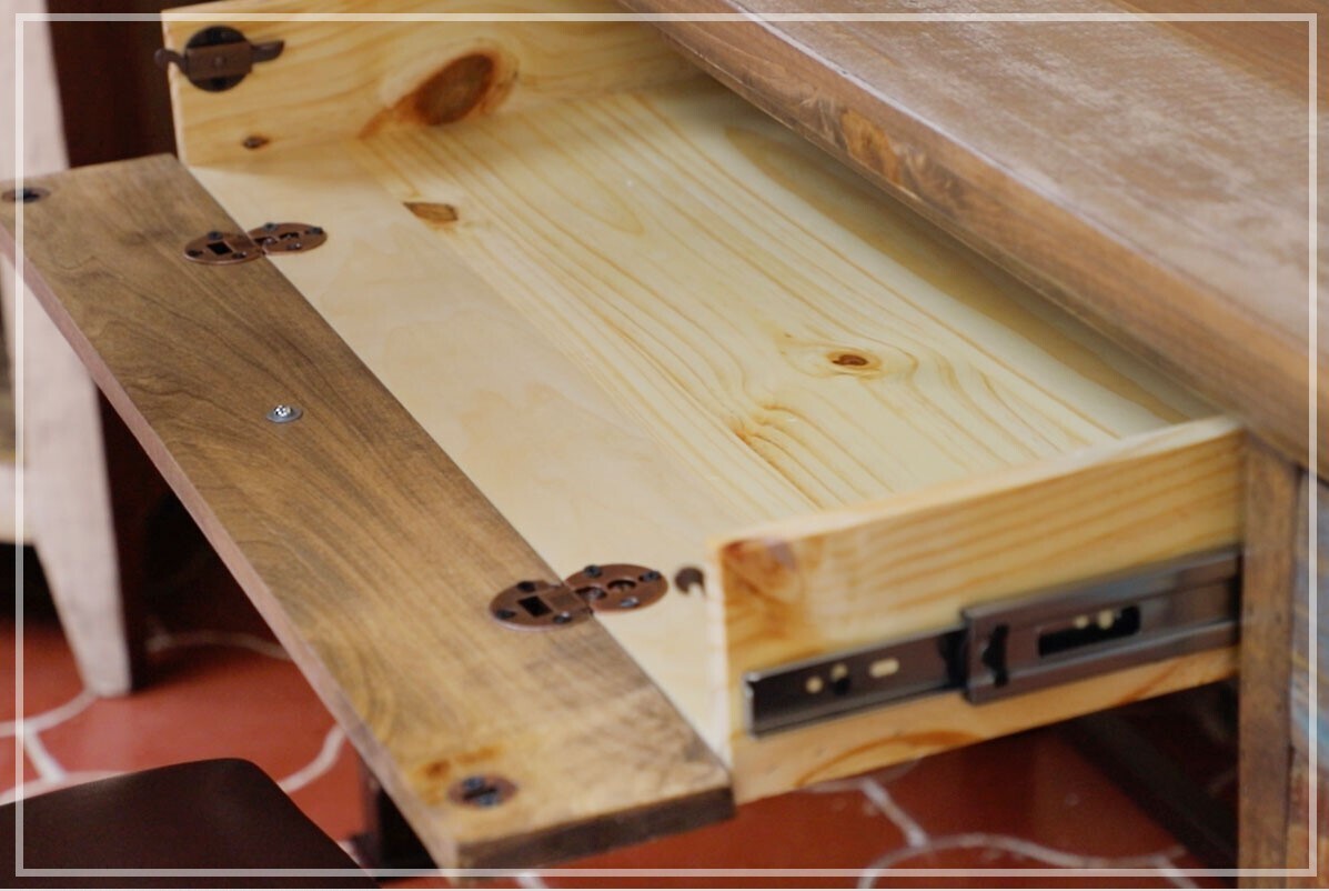 ANTIQUE - 967 DESK