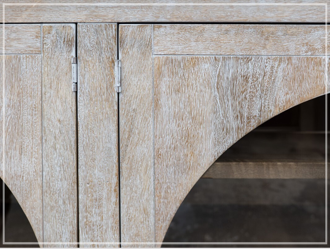 SANTA MONICA- 6151 CONSOLE
