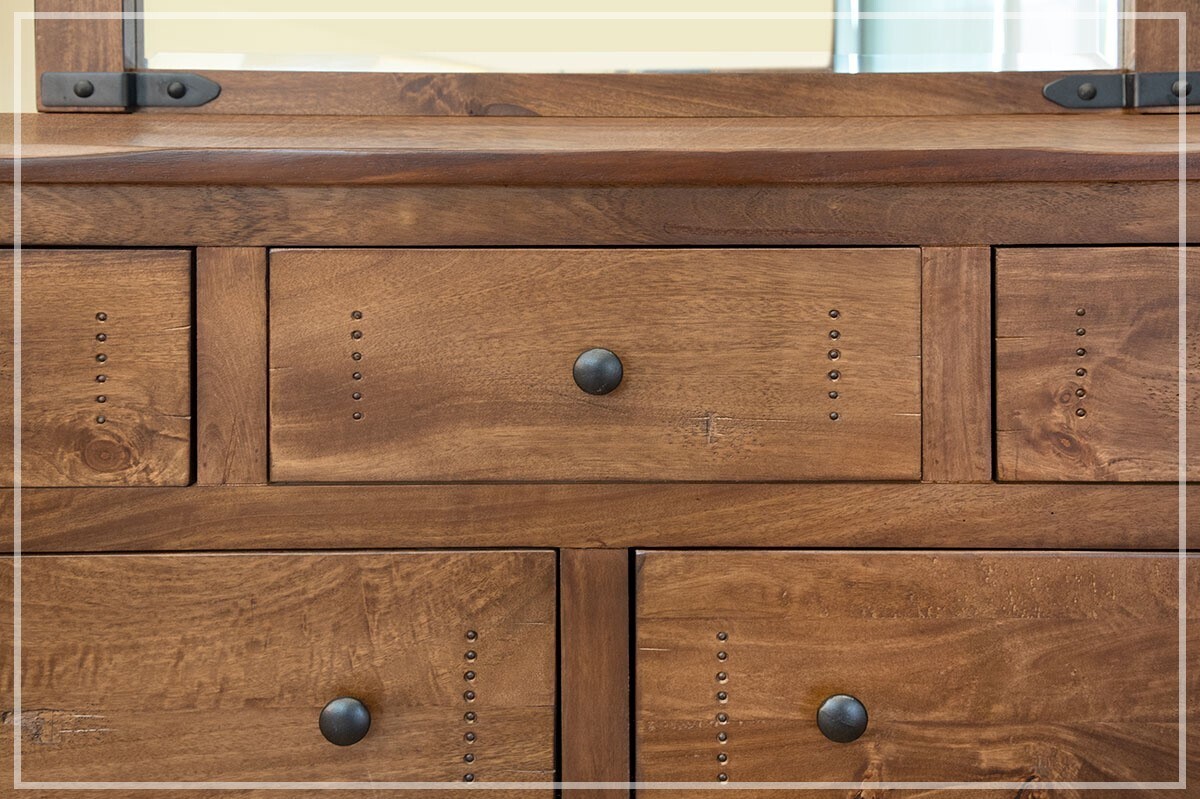 PAROTA- DRESSER