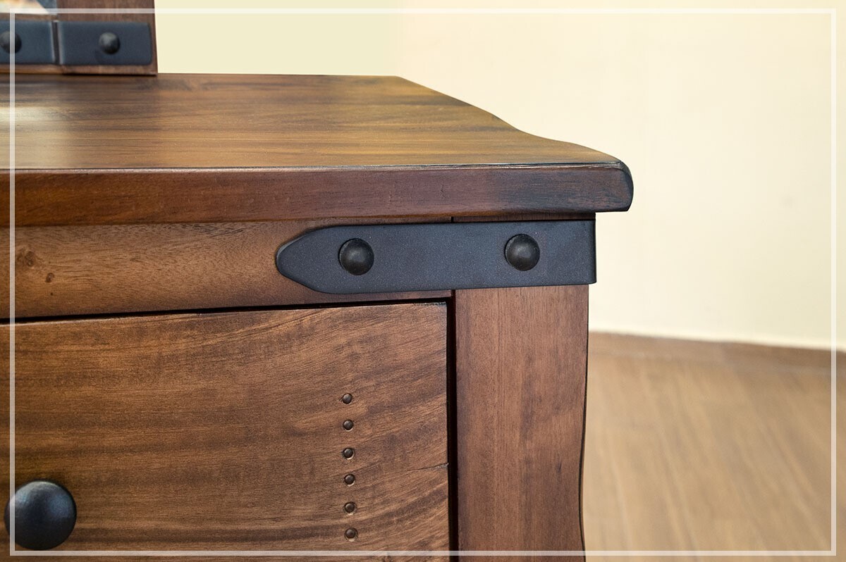 PAROTA- DRESSER
