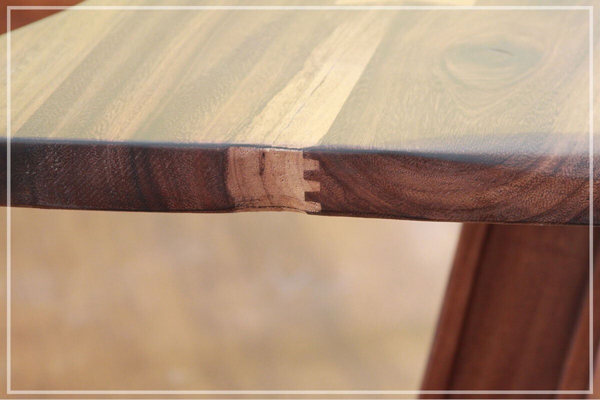 PAROTA- DINING TABLE